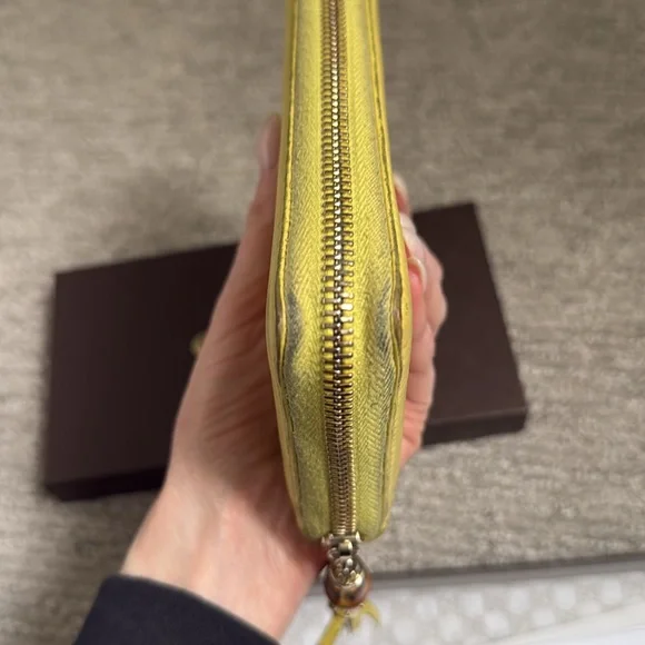 Gucci
Bamboo Accent Leather Continental Wallet - Picture 13 of 14